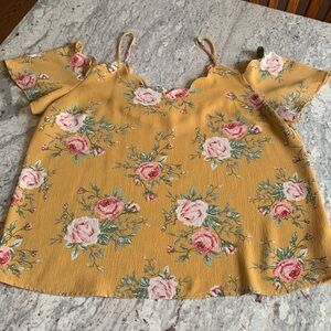 Monteau Rode Detailed Cold Shoulder Top